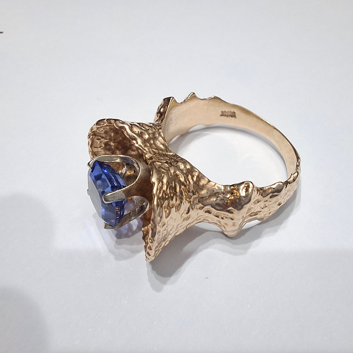 Vintage Solid Gold & Tanzanite Mid 20th Century Modernist Statement Ring