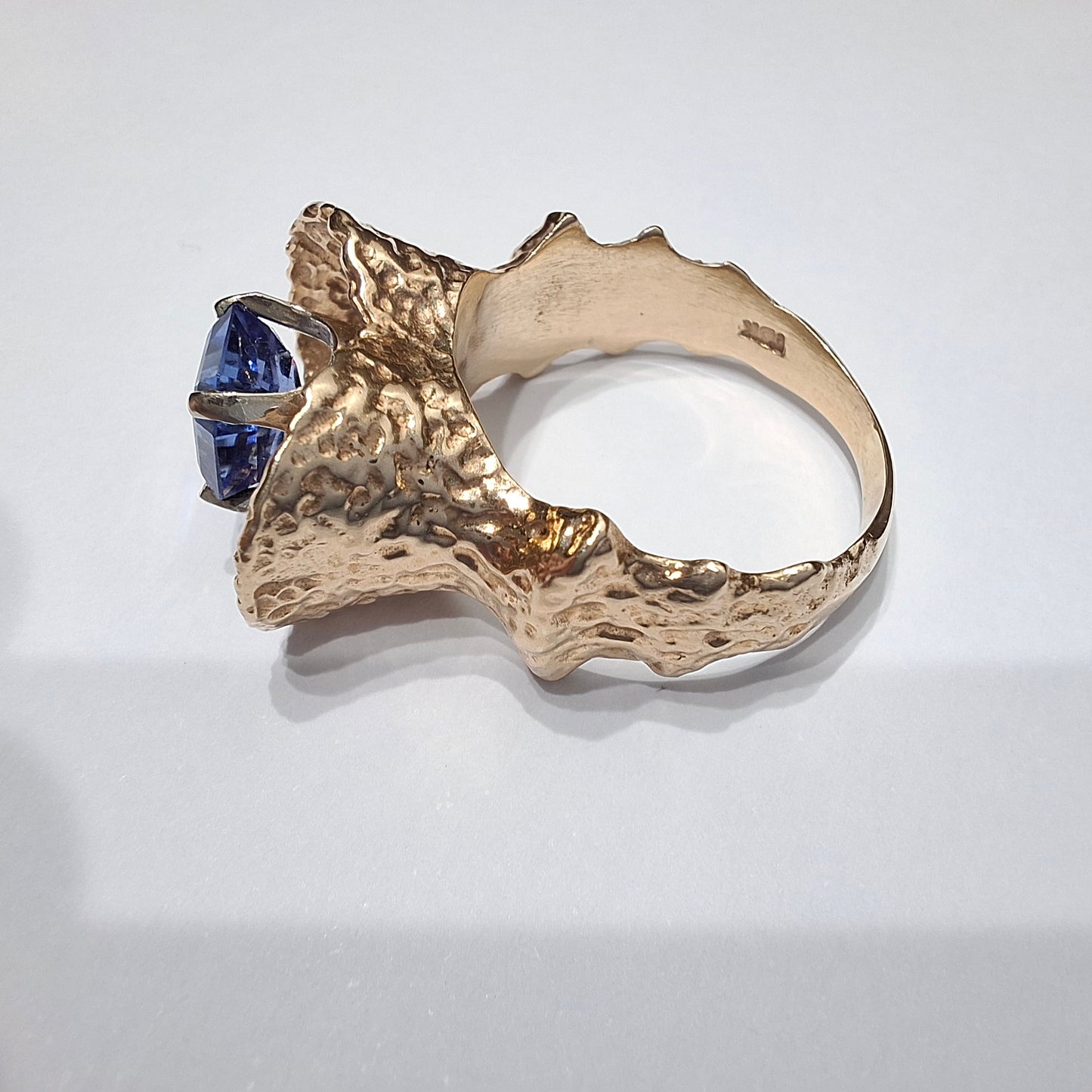 Vintage Solid Gold & Tanzanite Mid 20th Century Modernist Statement Ring
