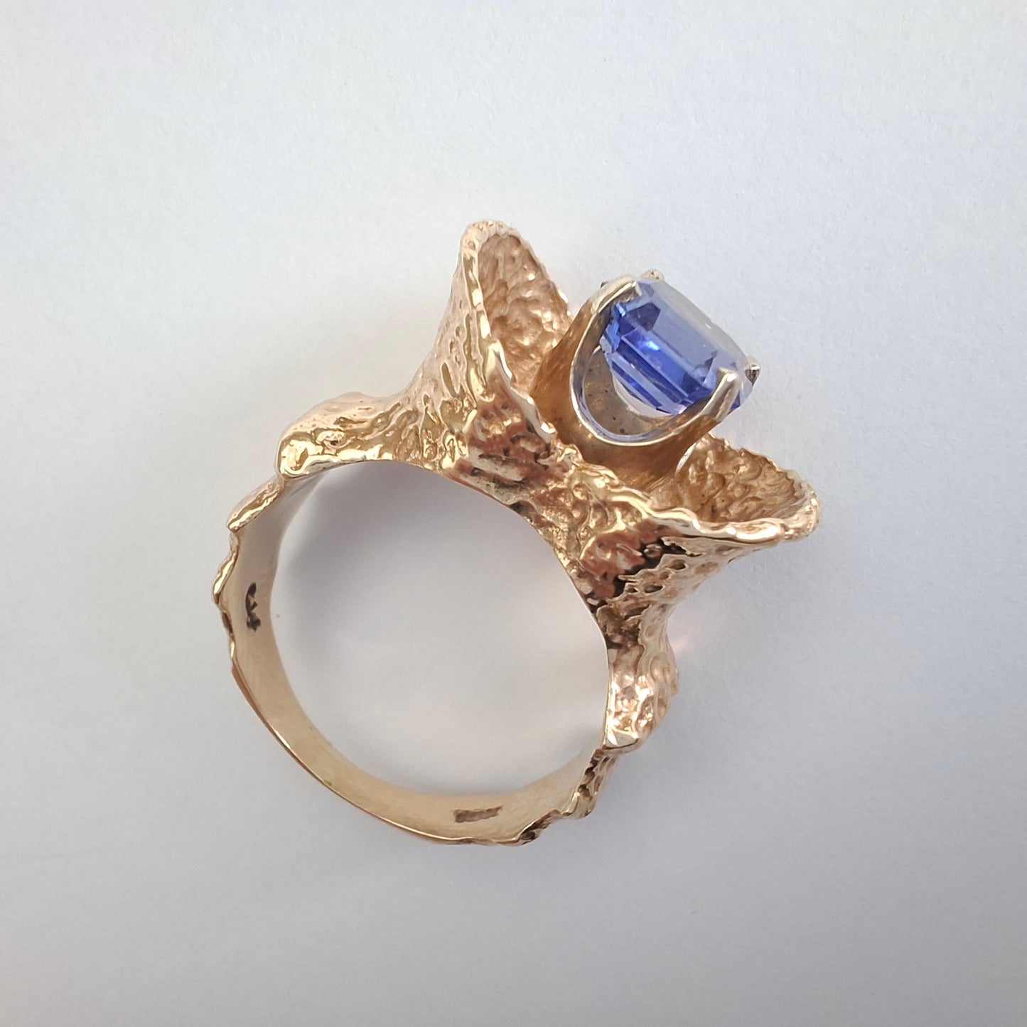 Vintage Solid Gold & Tanzanite Mid 20th Century Modernist Statement Ring