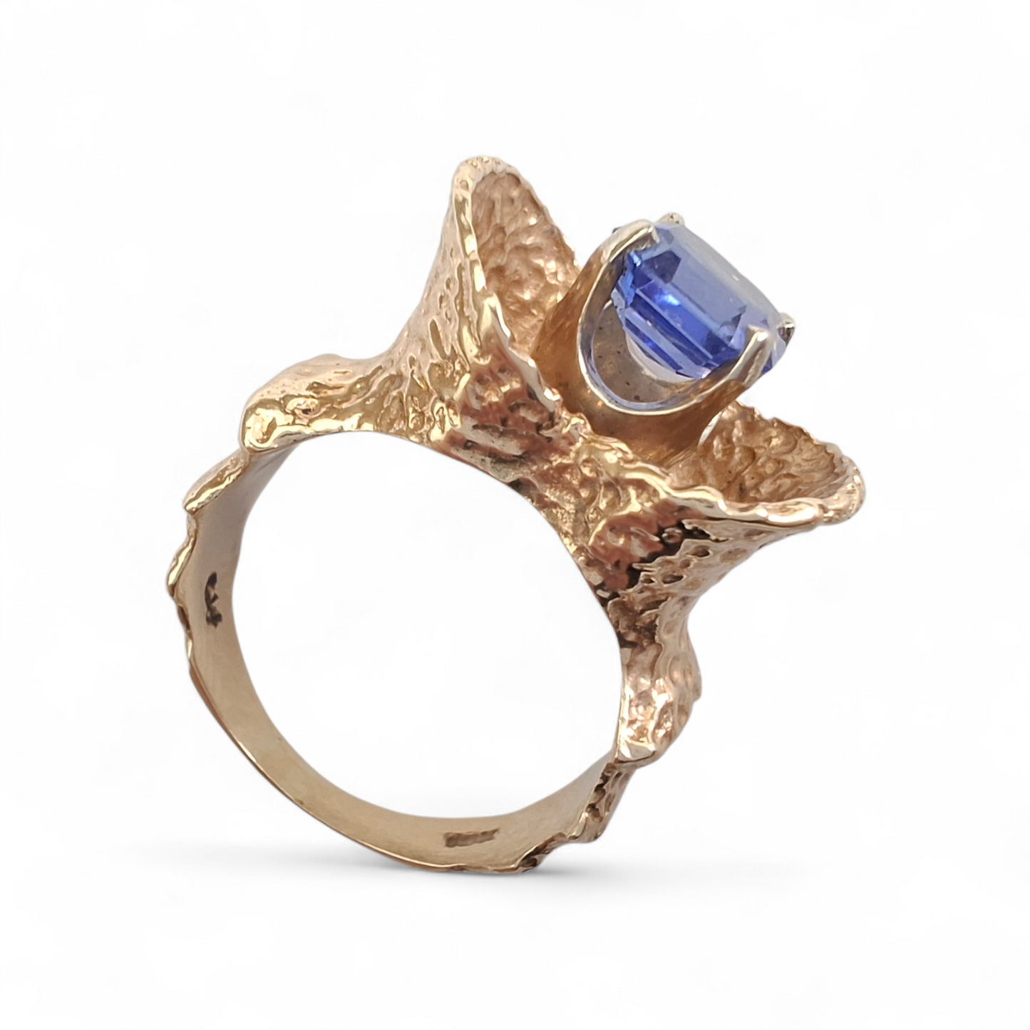 Vintage Solid Gold & Tanzanite Mid 20th Century Modernist Statement Ring