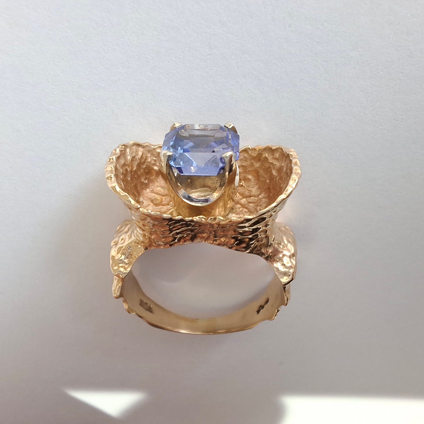 Vintage Solid Gold & Tanzanite Mid 20th Century Modernist Statement Ring