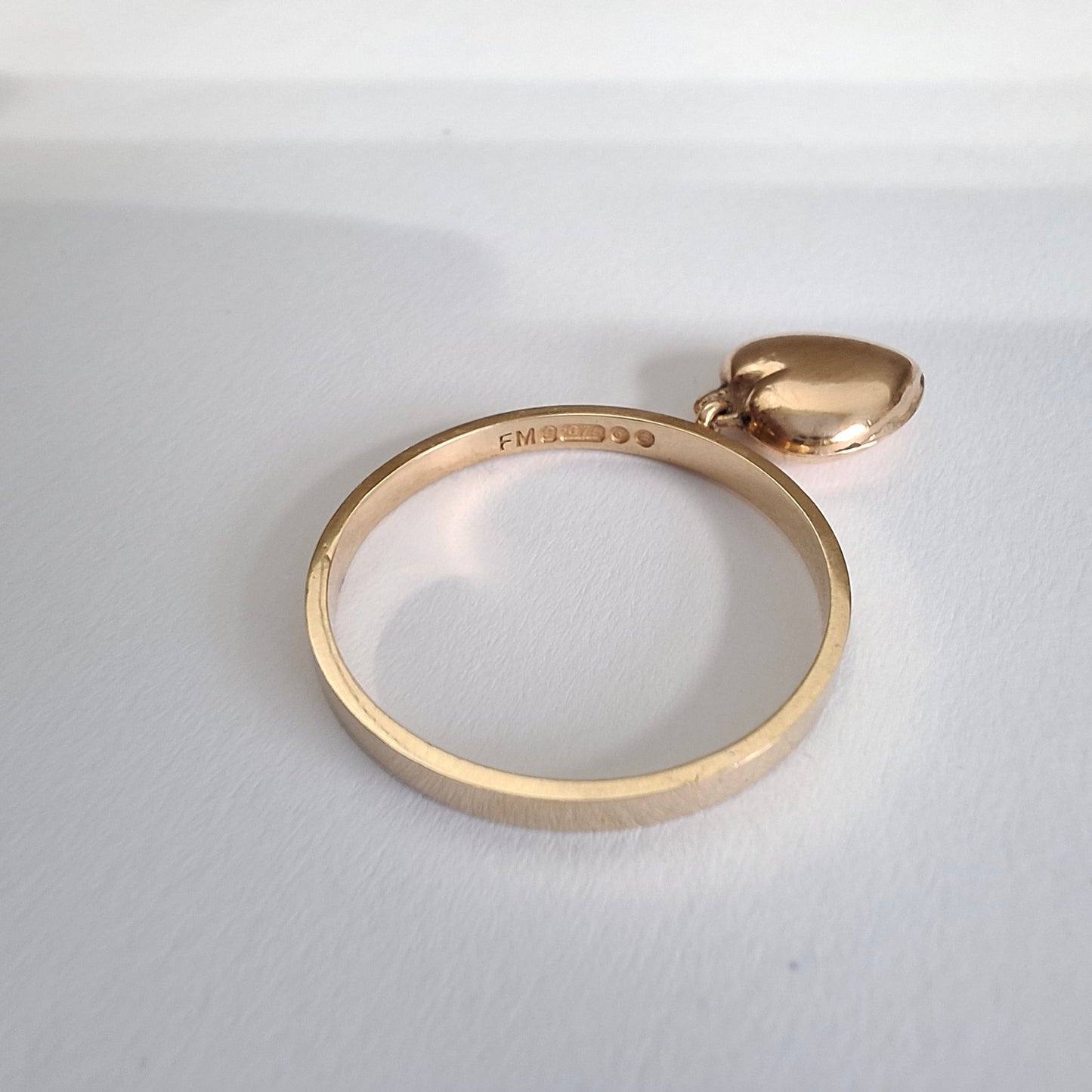 Vintage 9ct Gold Dangle Heart Charm Ring