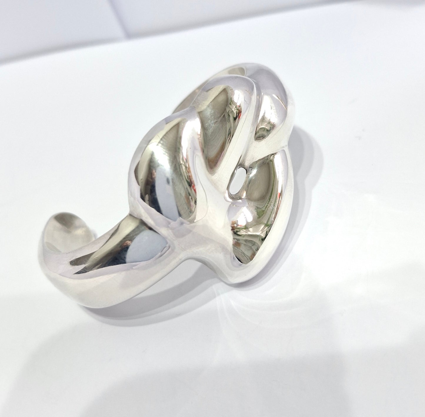 Vintage 1978 Elsa Peretti Love Knot Cuff Bracelet in 925 Sterling Silver