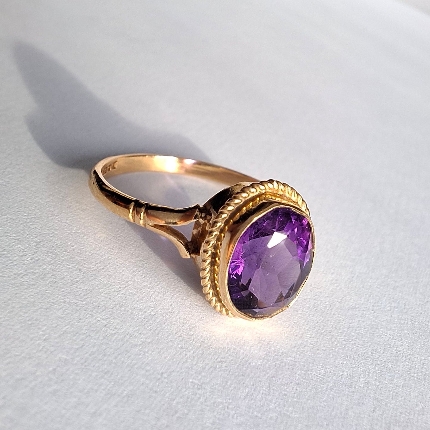 Vintage Amethyst Single Stone Ring in Hallmarked 9ct Gold