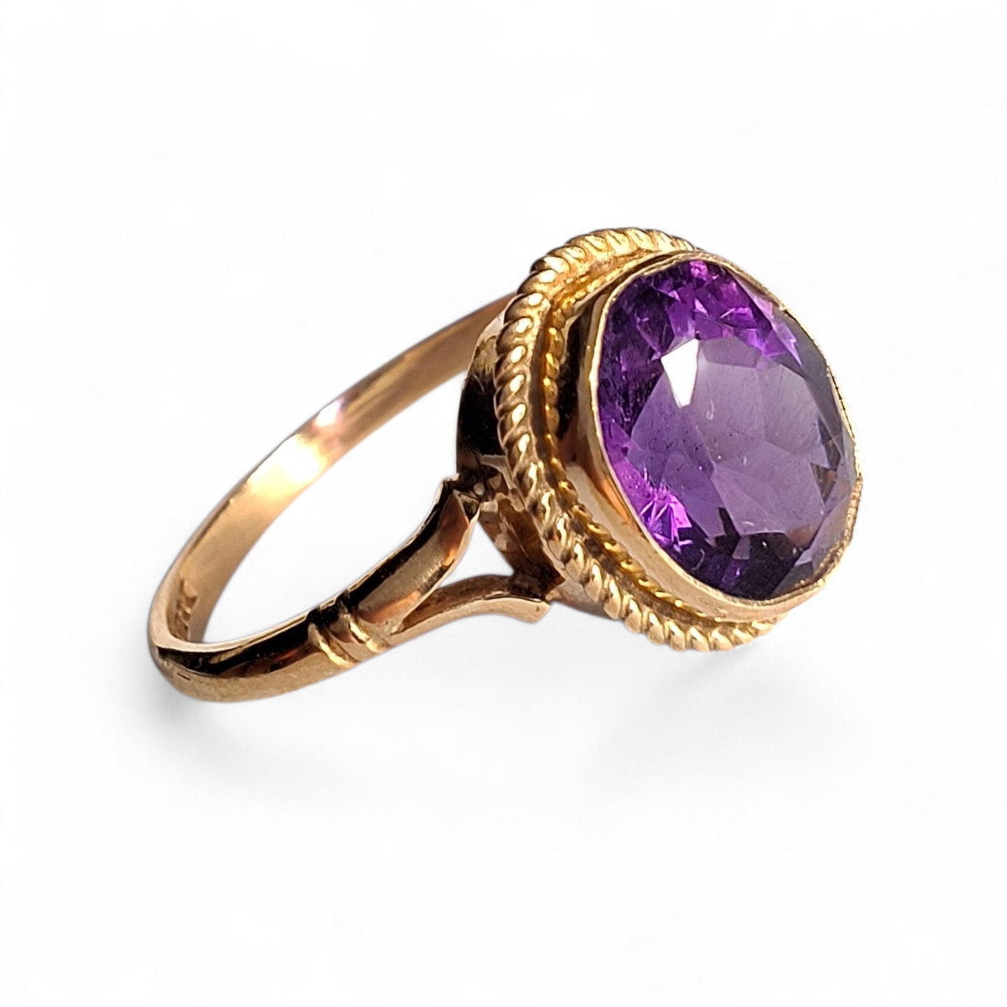 Vintage Amethyst Single Stone Ring in Hallmarked 9ct Gold