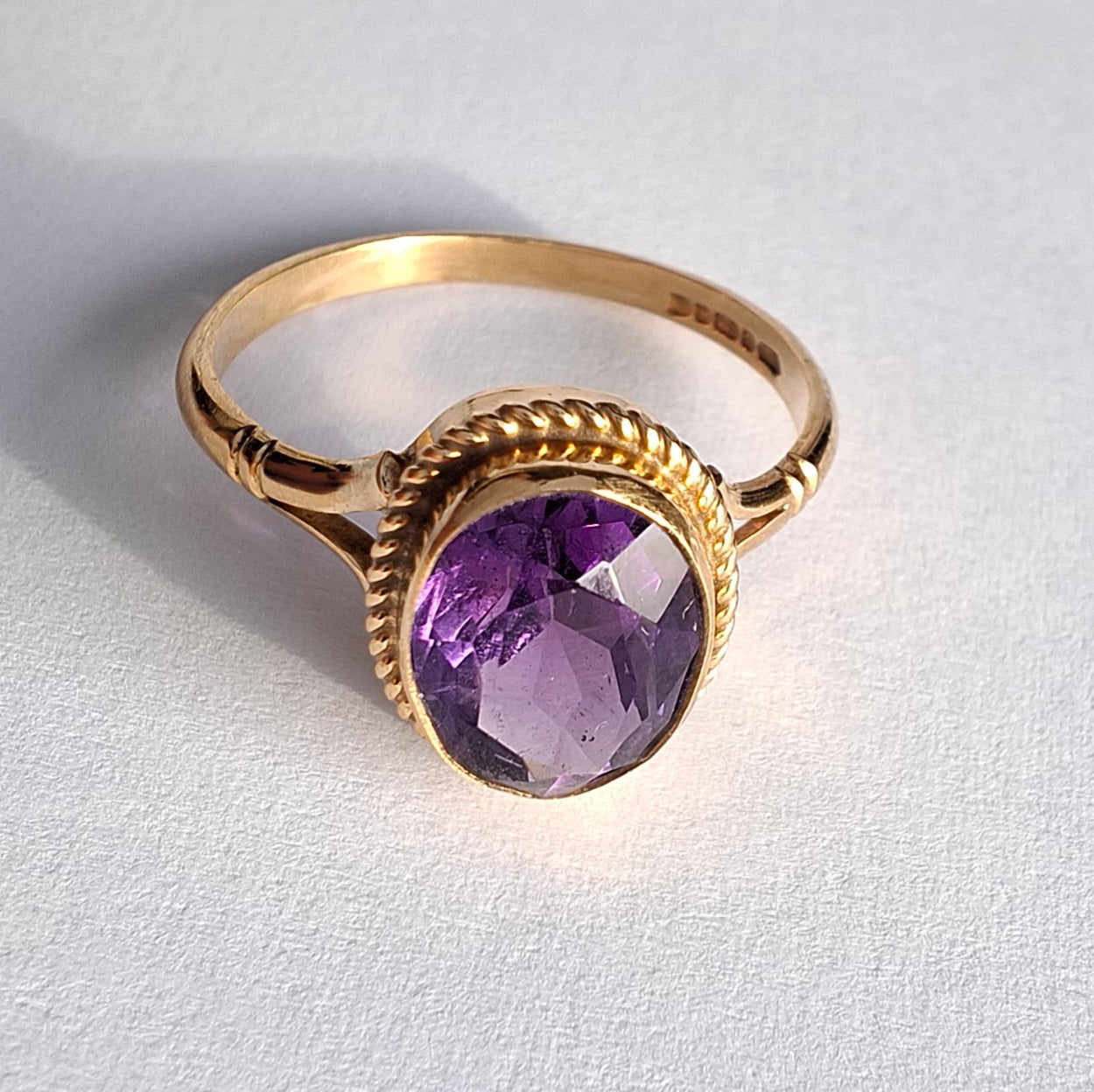 Vintage Amethyst Single Stone Ring in Hallmarked 9ct Gold