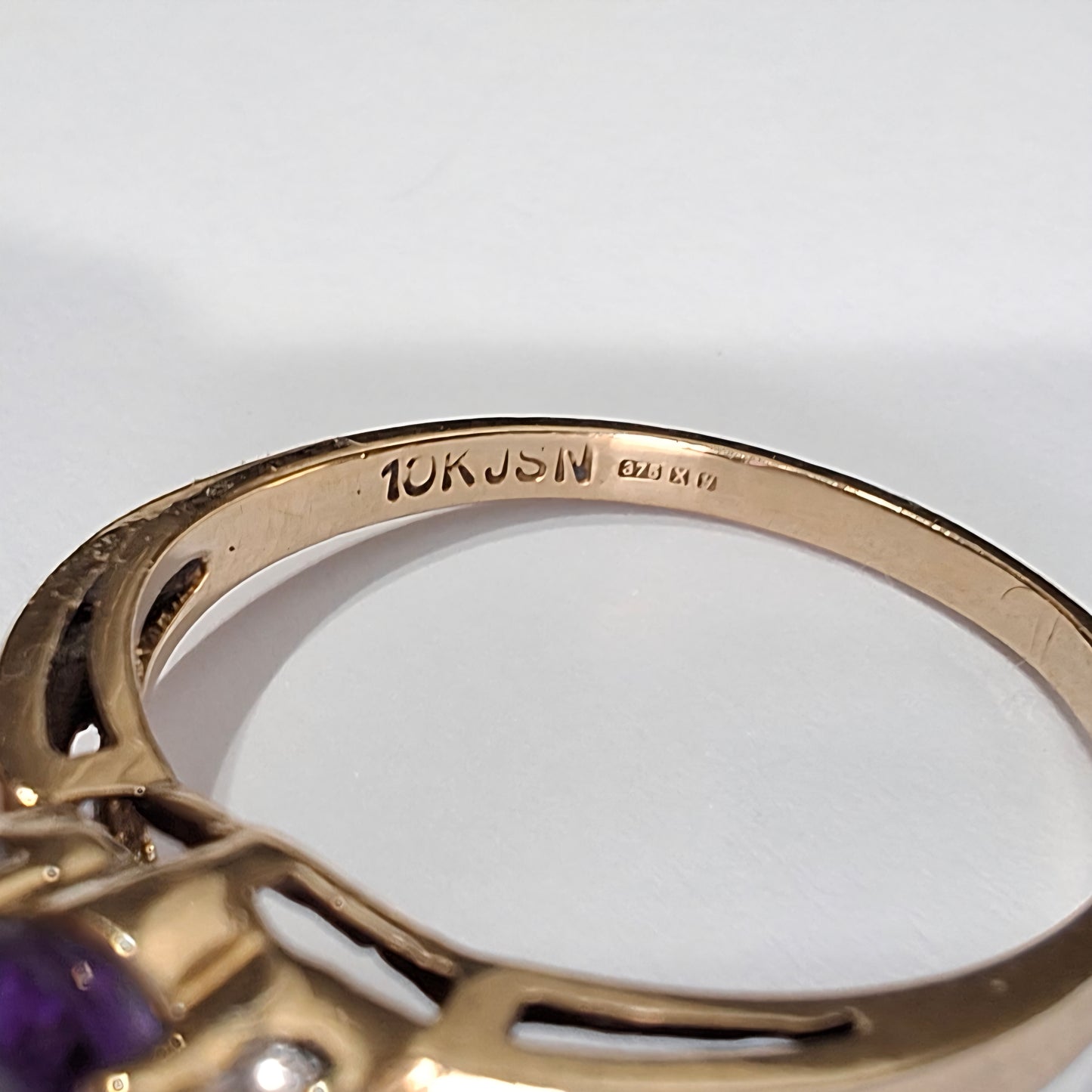 Vintage 9ct Gold Amethyst & Diamond Ring