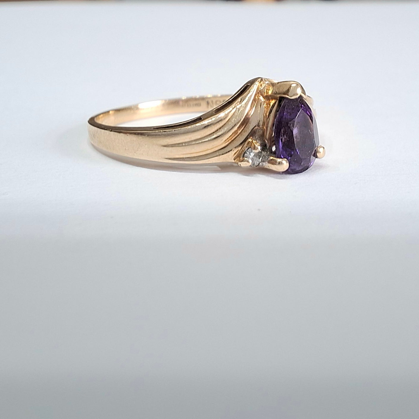 Vintage 9ct Gold Amethyst & Diamond Ring