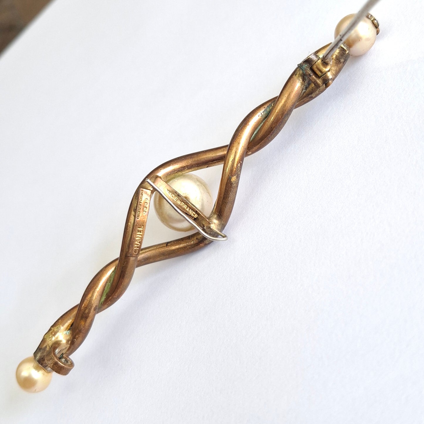 Vintage 1961 Chanel Pearl & Gilt Metal Lapel Pin / Bar Brooch