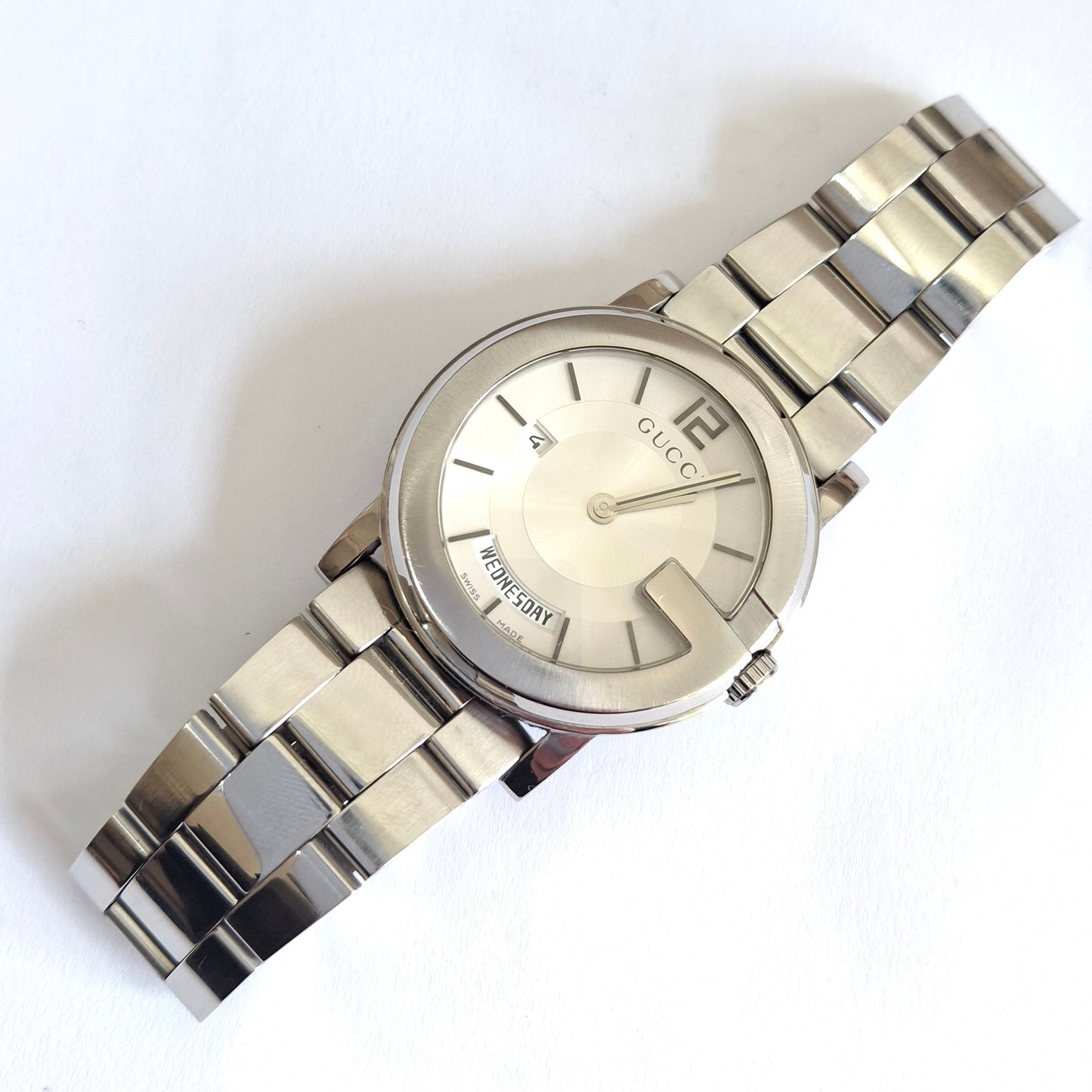 Gucci 41mm G Logo Swiss Made 101M Day / Date Watch
