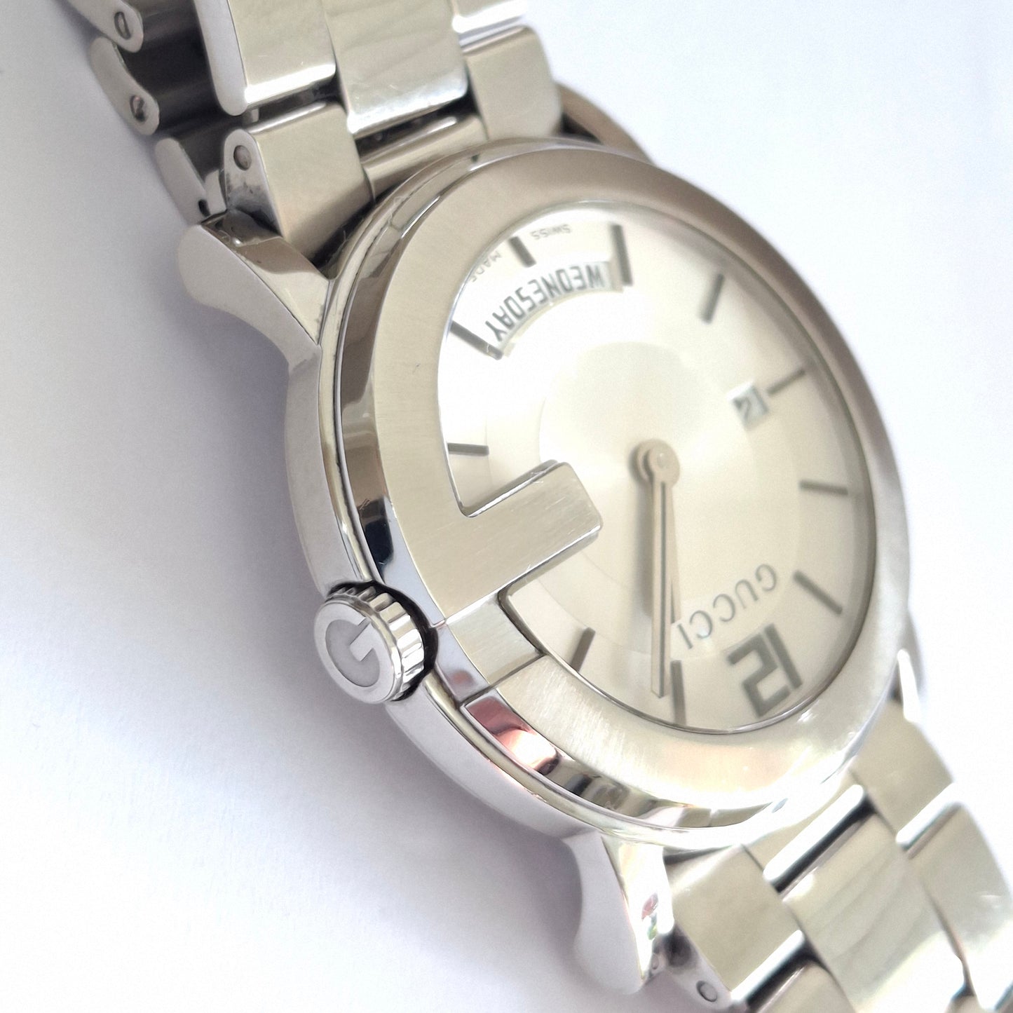 Gucci 41mm G Logo Swiss Made 101M Day / Date Watch