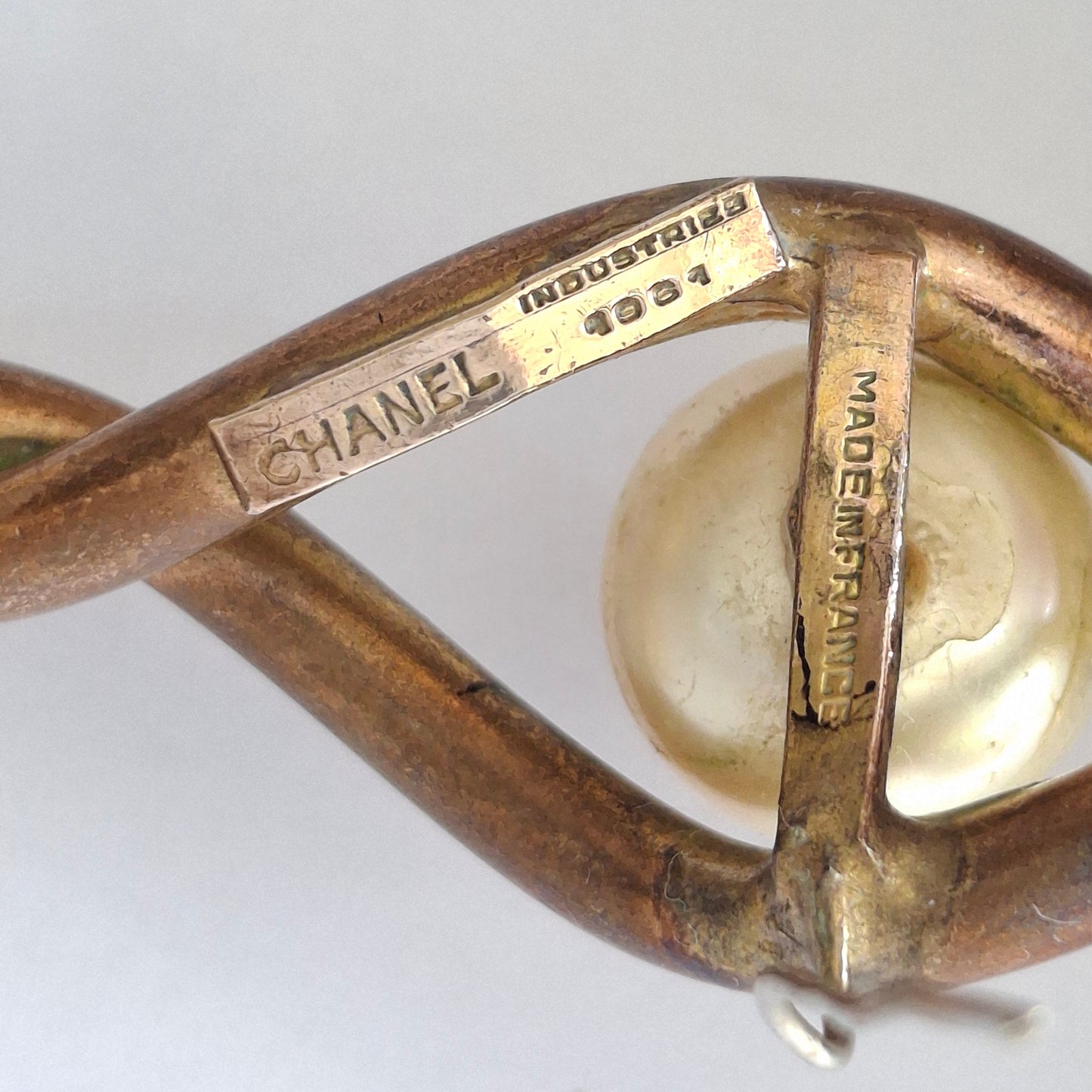Vintage 1961 Chanel Pearl & Gilt Metal Lapel Pin / Bar Brooch