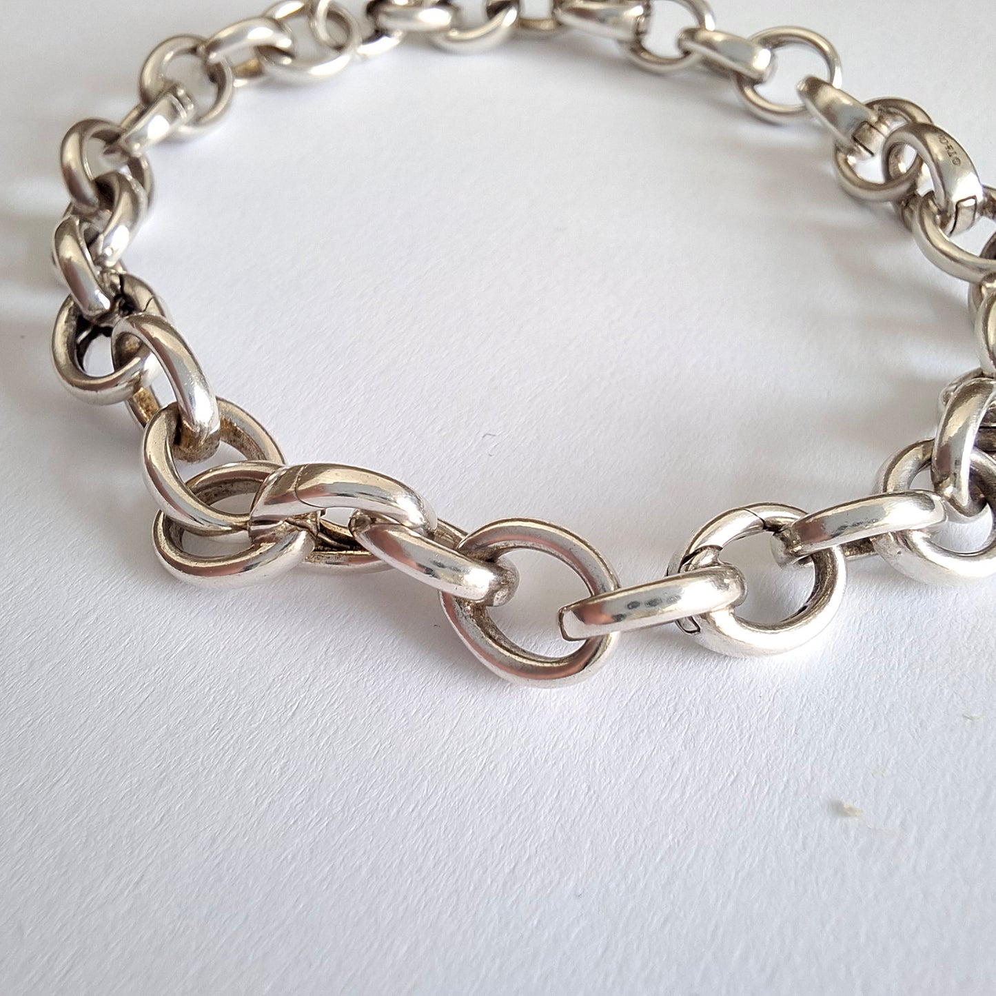 Tiffany & Co Sterling Silver Oval Link Clasping Bracelet with Opening Links for Charms