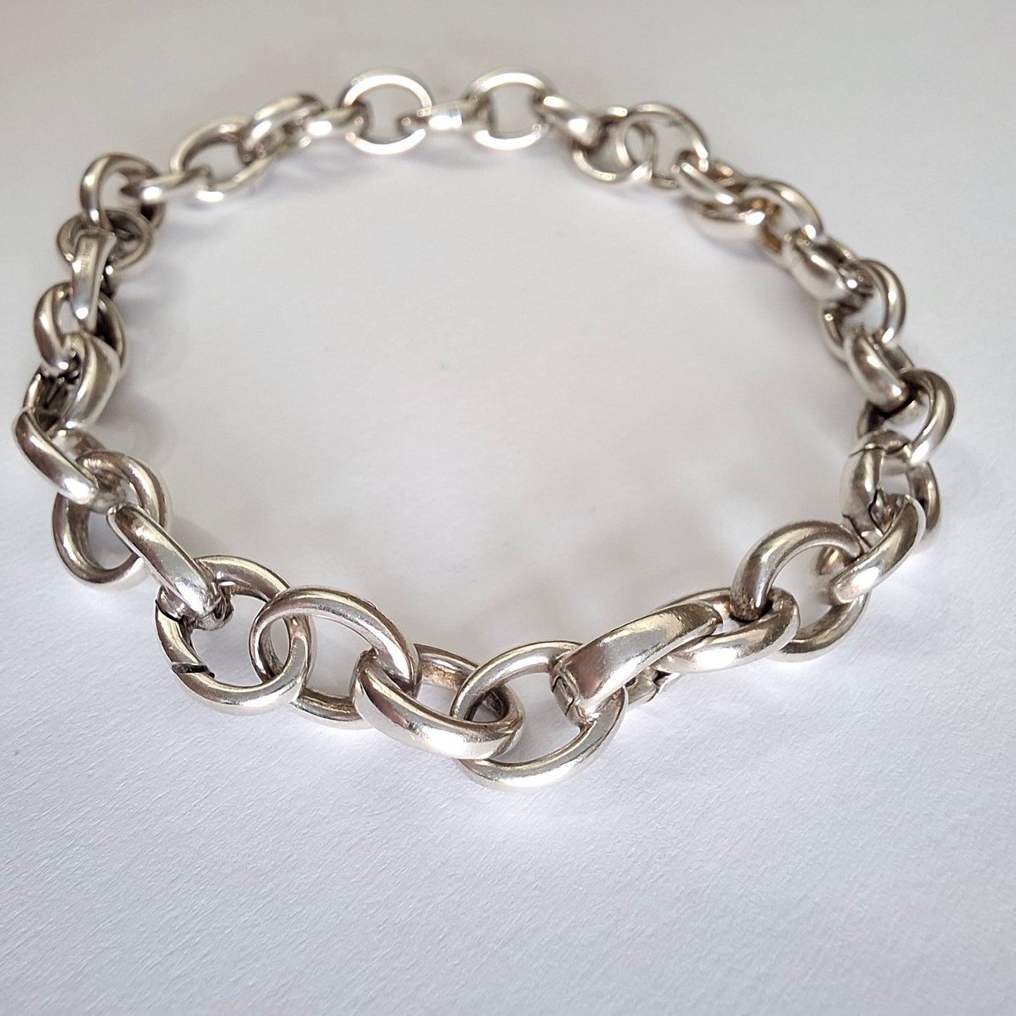 Tiffany & Co Sterling Silver Oval Link Clasping Bracelet with Opening Links for Charms