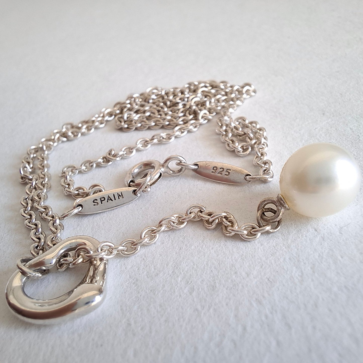 Tiffany & Co. Elsa Peretti Design Open Heart Lariat Necklace in Silver with a Pearl