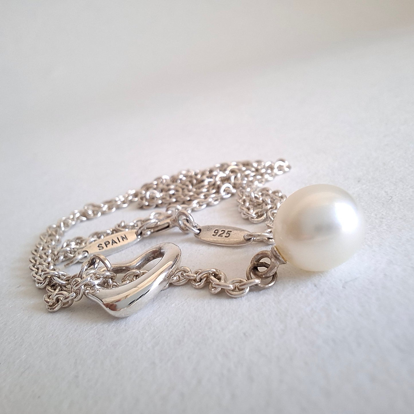 Tiffany & Co. Elsa Peretti Design Open Heart Lariat Necklace in Silver with a Pearl