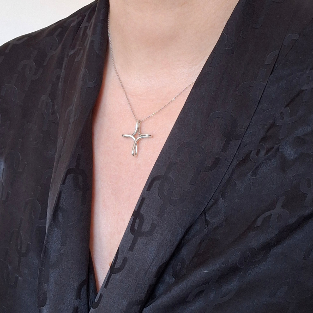Tiffany & Co Elsa Peretti Design Infinity Kreuz-Anhänger Halskette aus Sterlingsilber