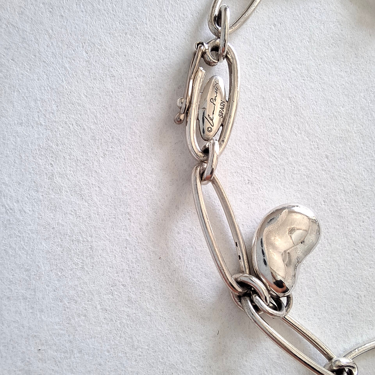 Tiffany & Co Elsa Peretti Design Charmarmband mit fünf Anhängern aus Sterlingsilber