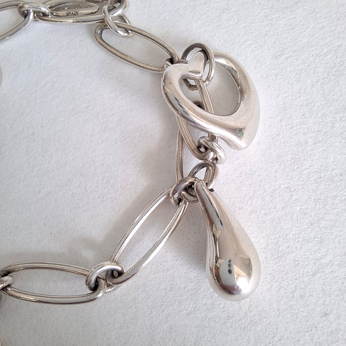 Tiffany & Co Elsa Peretti Design Charmarmband mit fünf Anhängern aus Sterlingsilber