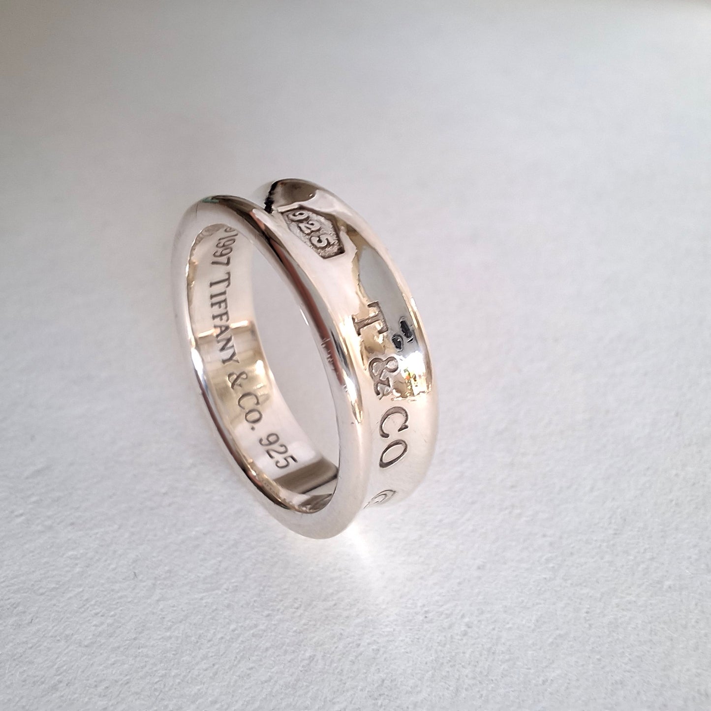 Vintage Tiffany & Co 1837 Medium Band Ring in Sterling Silver UK size V - US 10 3/4