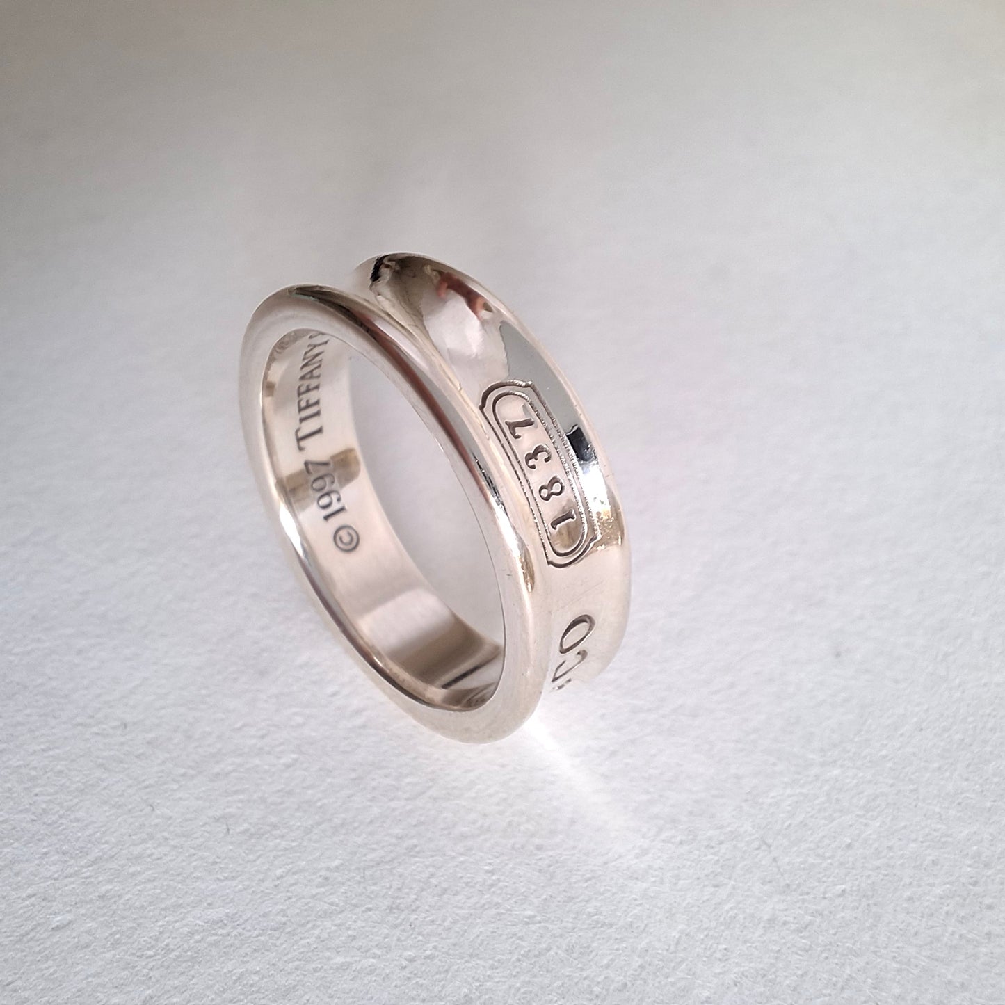 Vintage Tiffany & Co 1837 Medium Band Ring in Sterling Silver UK size V - US 10 3/4