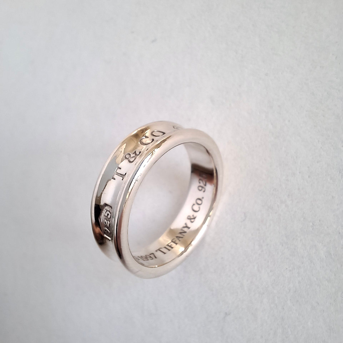 Vintage Tiffany & Co 1837 Medium Band Ring in Sterling Silver UK size V - US 10 3/4
