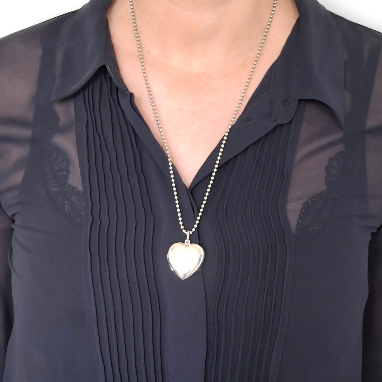 Vintage Tiffany & Co Italy Hallmarked Sterling Silver Opening Locket Pendant Necklace