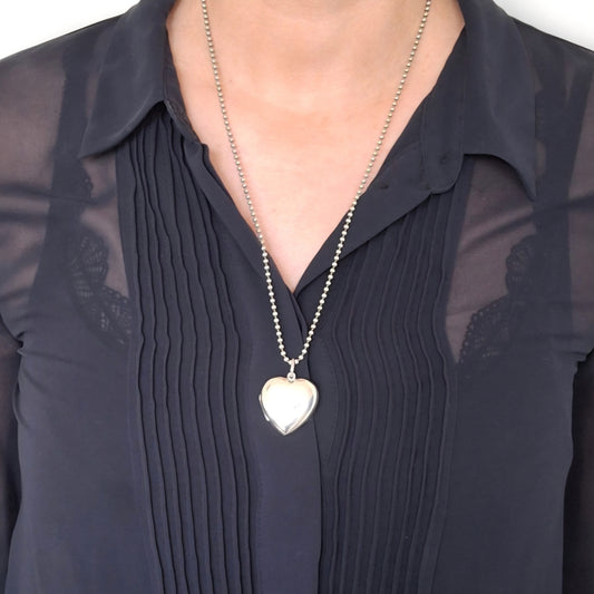 Vintage Tiffany & Co Italy Hallmarked Sterling Silver Opening Locket Pendant Necklace