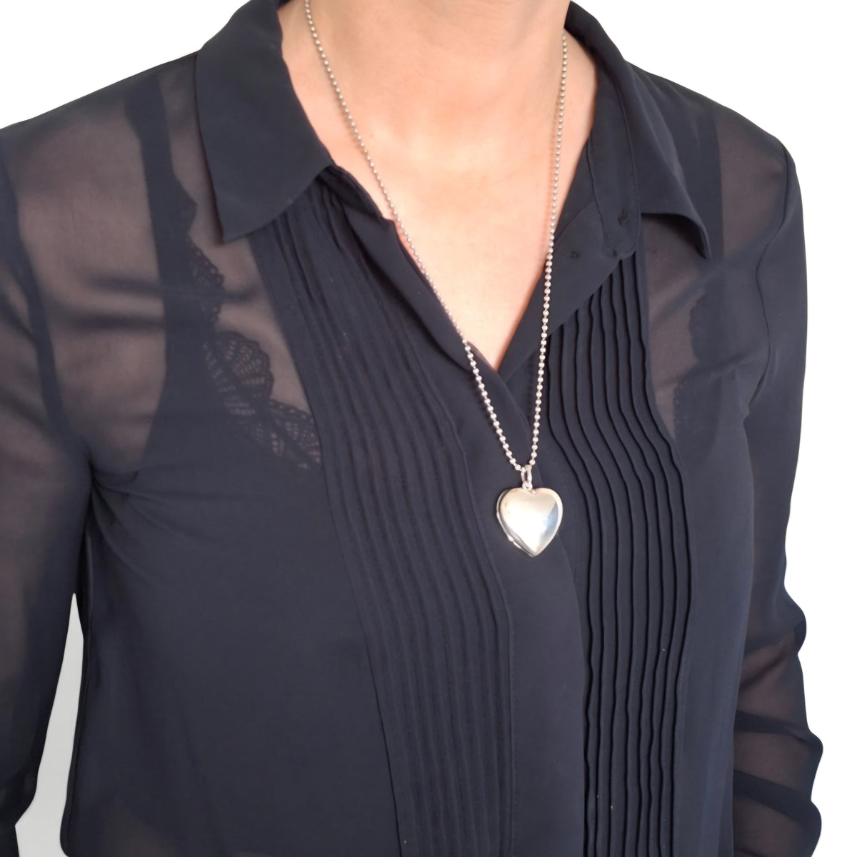 Vintage Tiffany & Co Italy Hallmarked Sterling Silver Opening Locket Pendant Necklace