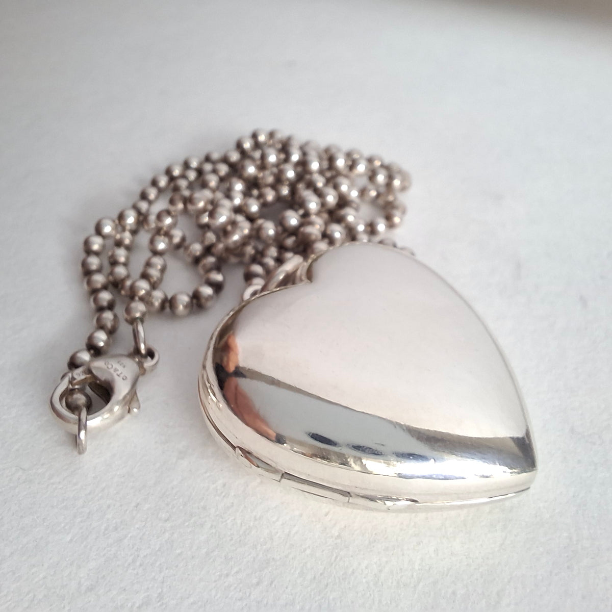 Vintage Tiffany & Co Italy Hallmarked Sterling Silver Opening Locket Pendant Necklace