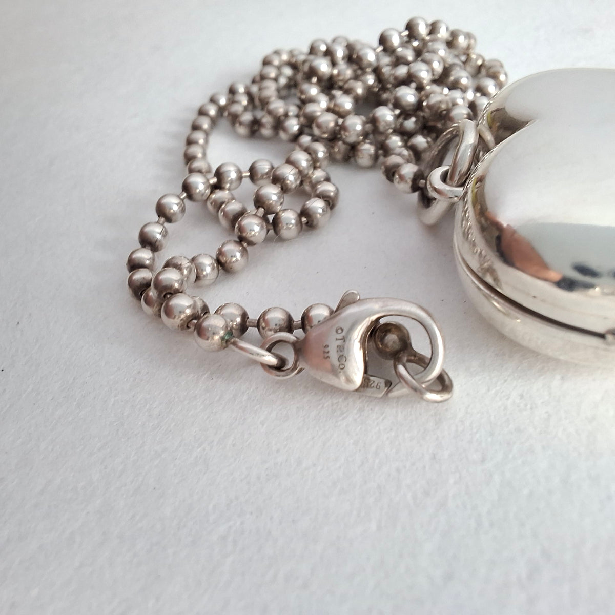 Vintage Tiffany & Co Italy Hallmarked Sterling Silver Opening Locket Pendant Necklace