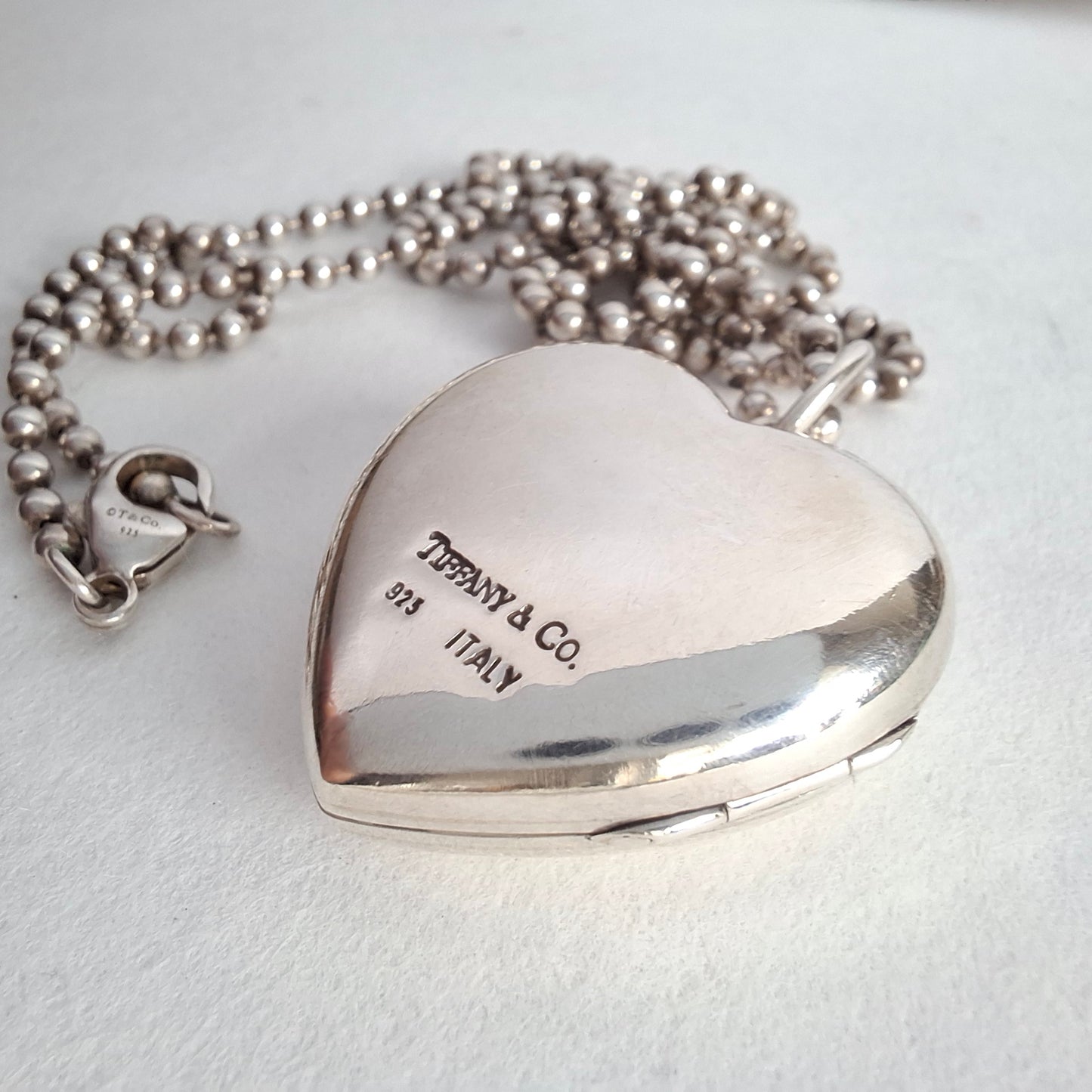 Vintage Tiffany & Co Italy Hallmarked Sterling Silver Opening Locket Pendant Necklace