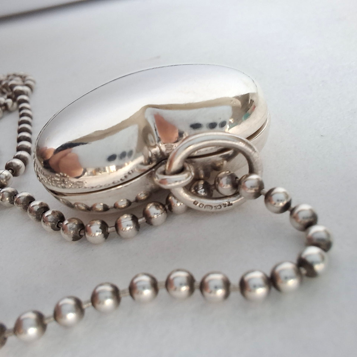 Vintage Tiffany & Co Italy Hallmarked Sterling Silver Opening Locket Pendant Necklace