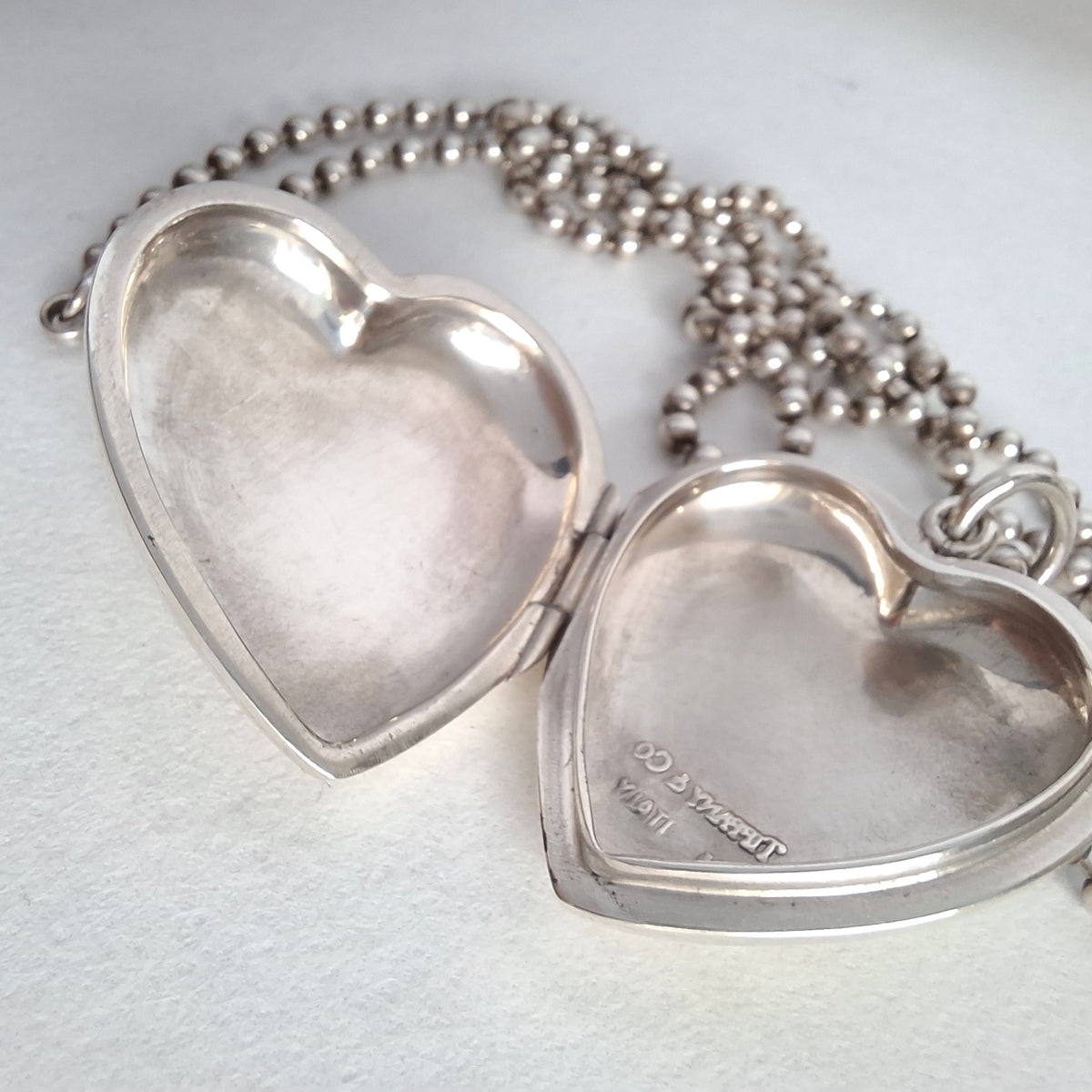 Vintage Tiffany & Co Italy Hallmarked Sterling Silver Opening Locket Pendant Necklace