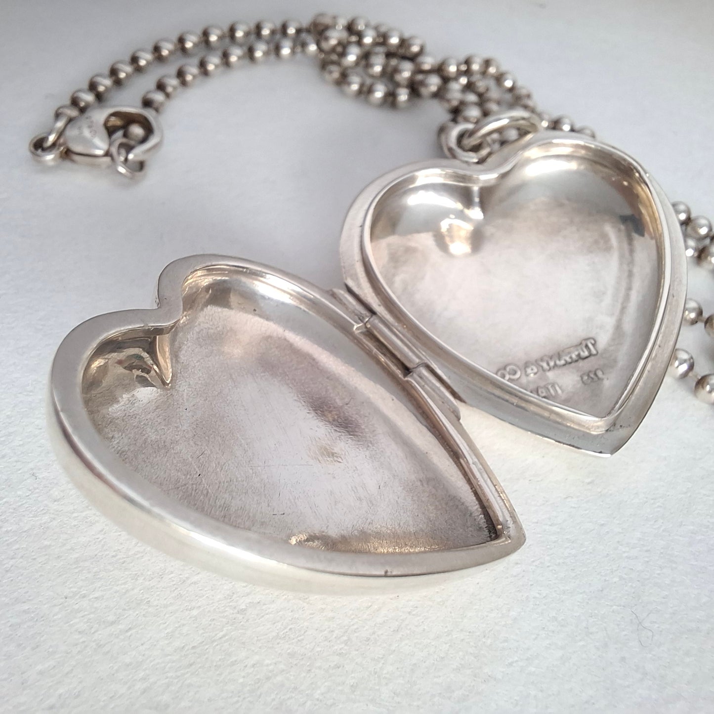 Vintage Tiffany & Co Italy Hallmarked Sterling Silver Opening Locket Pendant Necklace