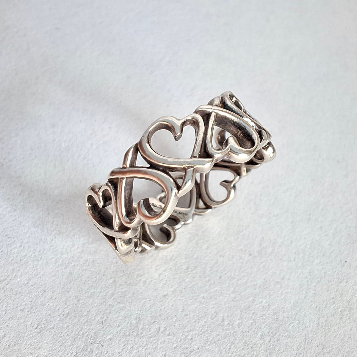 Tiffany & Co Paloma Picasso 8mm Loving Hearts Eternity Ring