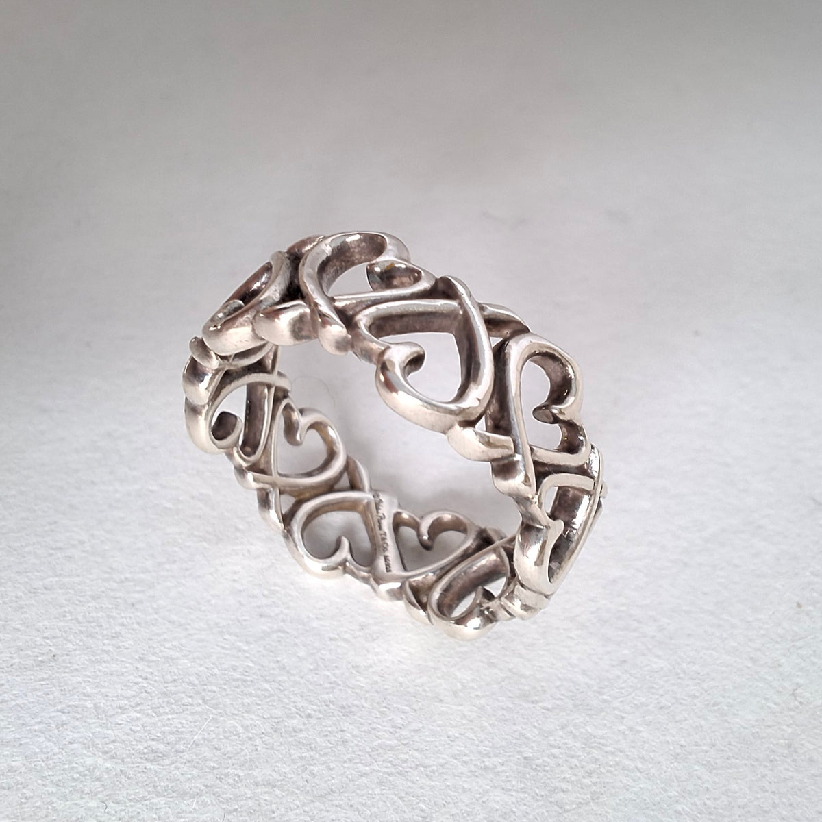 Tiffany & Co Paloma Picasso 8mm Loving Hearts Eternity Ring