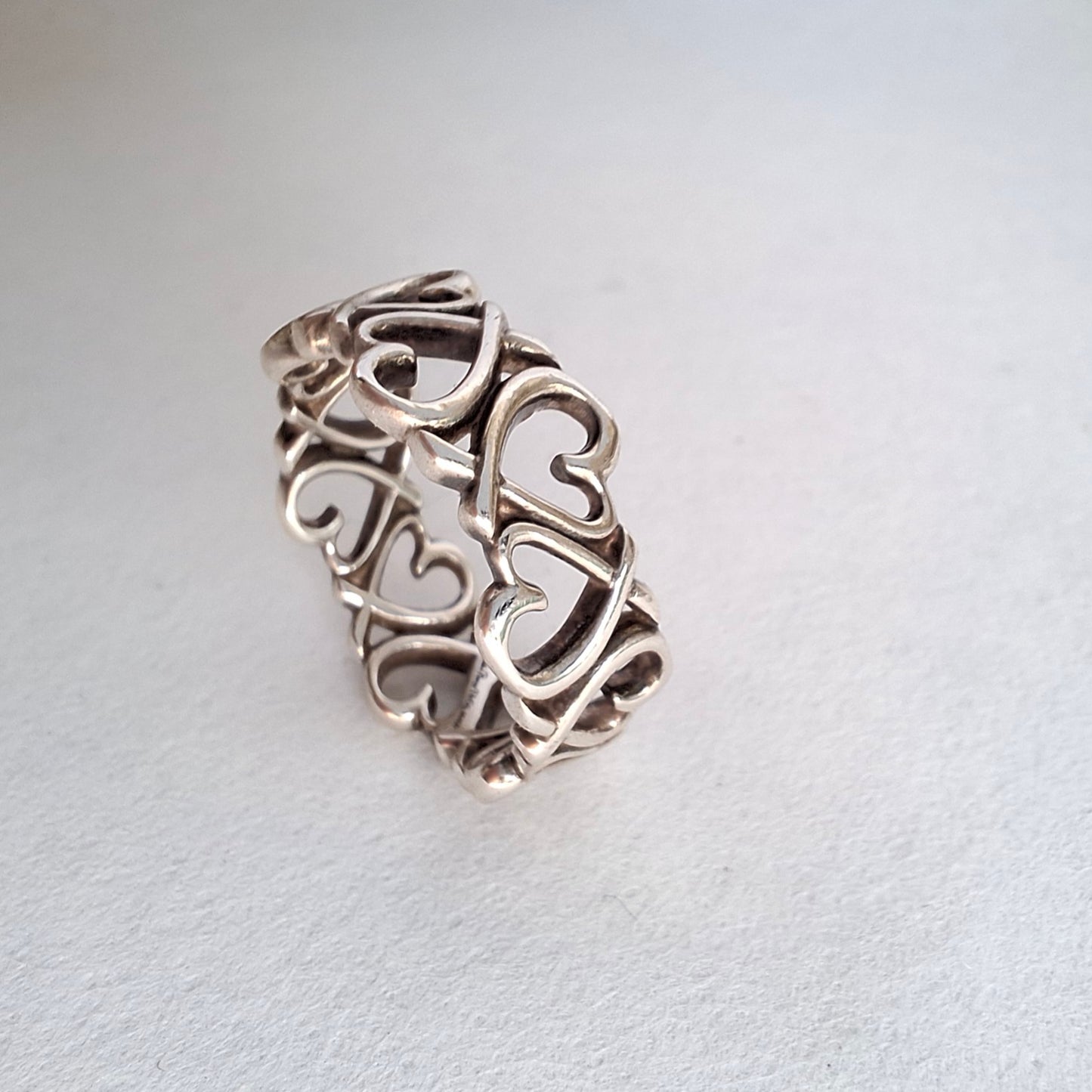 Tiffany & Co Paloma Picasso 8mm Loving Hearts Eternity Ring