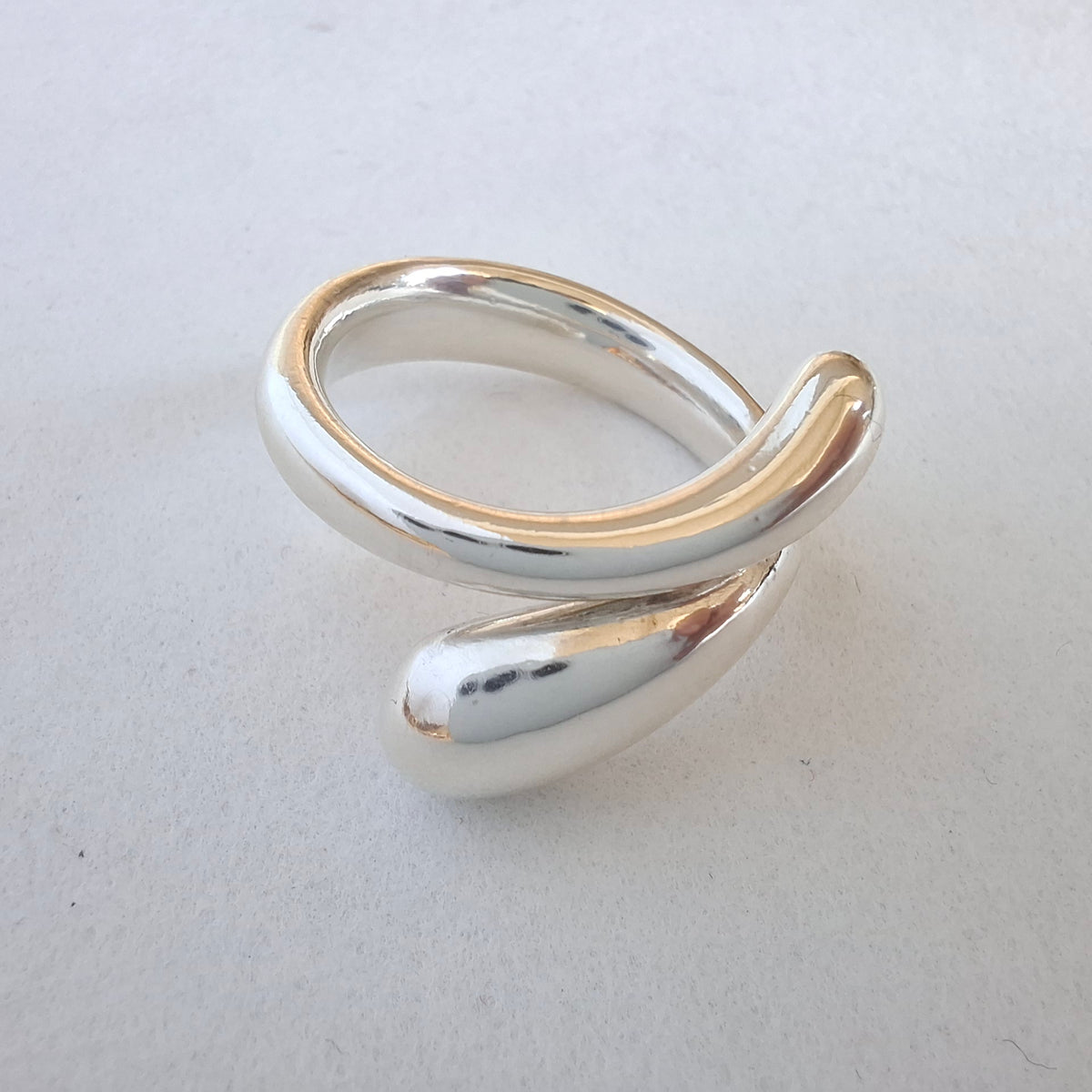 Signed Elsa Peretti Tiffany & Co Teardrop Ring in 925 Sterling Silver UK size O - US size 7.5