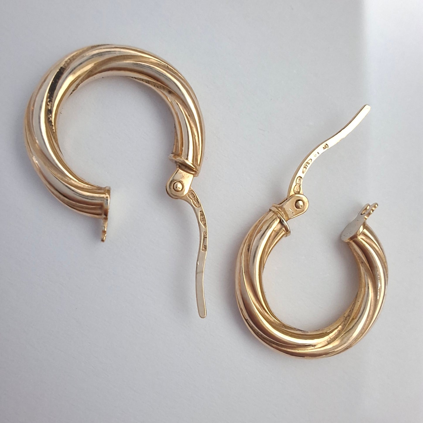 Vintage Italian Unoaerre 9ct Gold Hoop Earrings