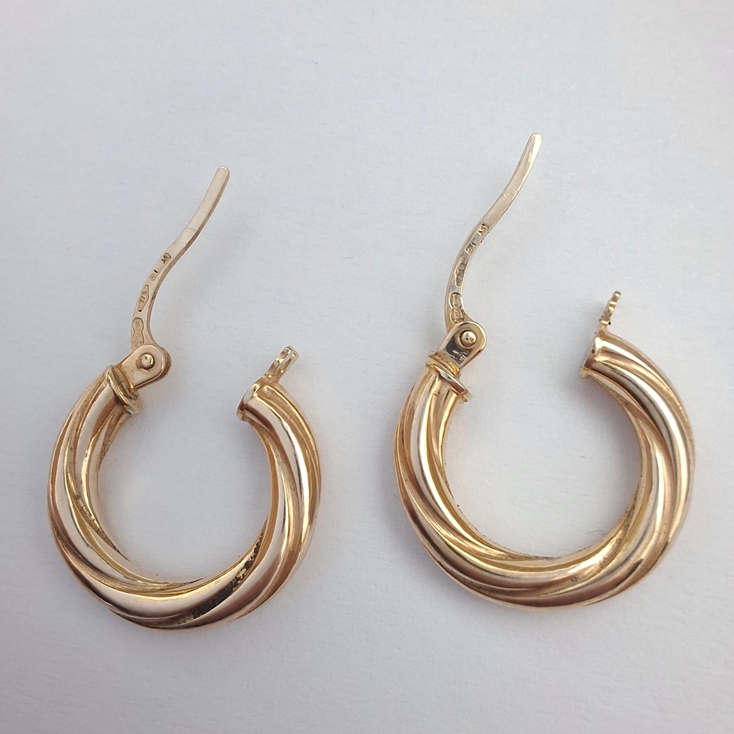 Vintage Italian Unoaerre 9ct Gold Hoop Earrings